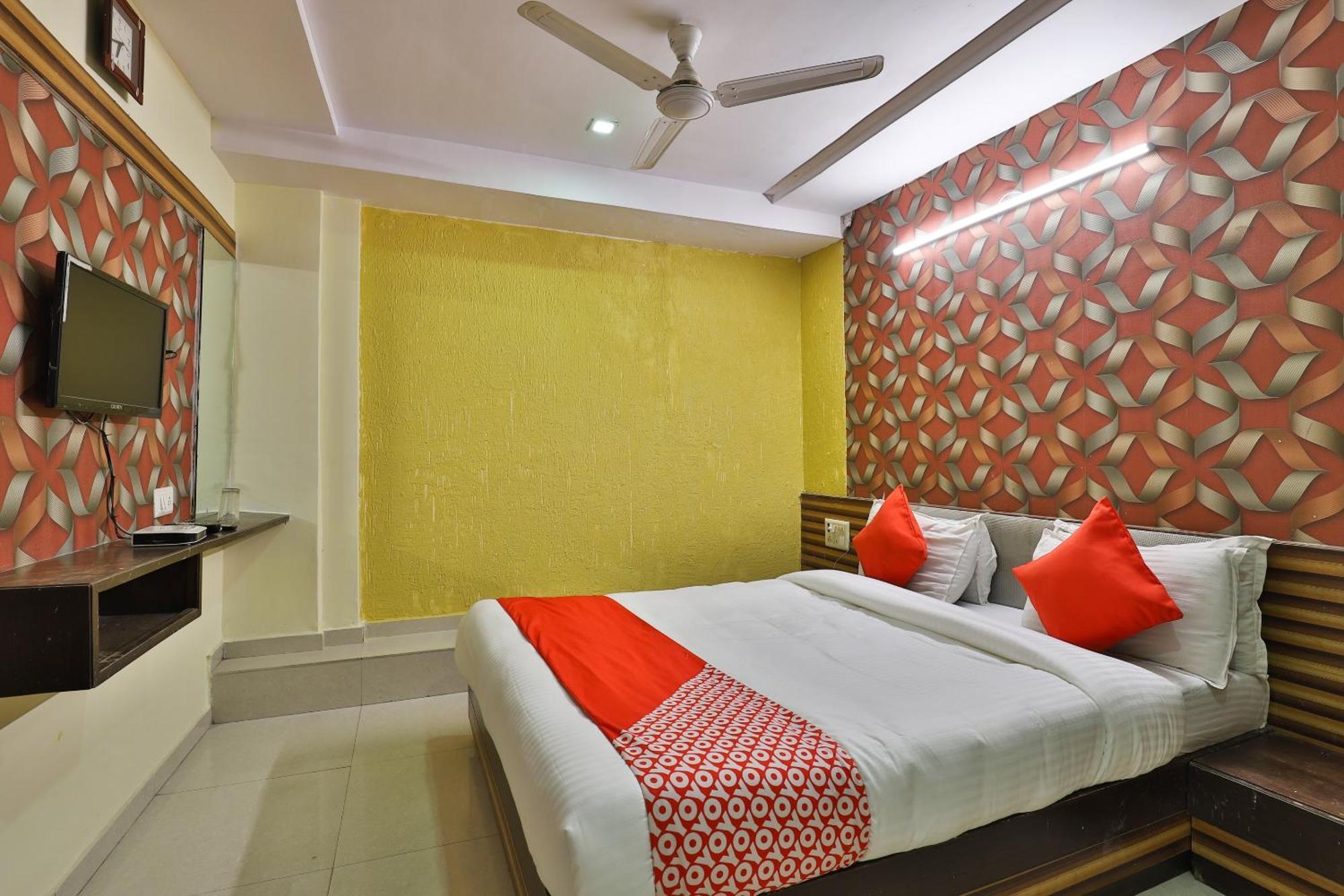 Spot On Hotel Shreeji Palace Ahmedabad Exterior foto